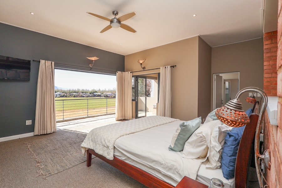 5 Bedroom Property for Sale in The Coves North West